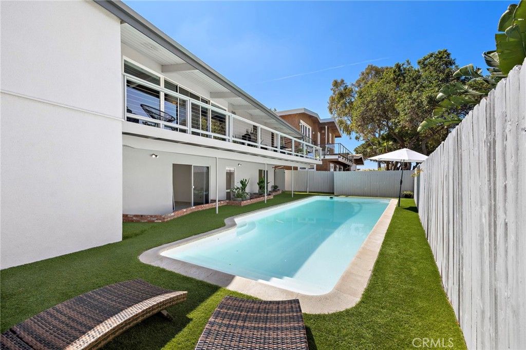 Photo of 2120 Temple Hills Drive #LOWER, Laguna Beach, CA 92651 (MLS # LG26012784)