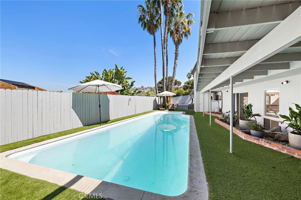 2120 Temple Hills Drive LOWER