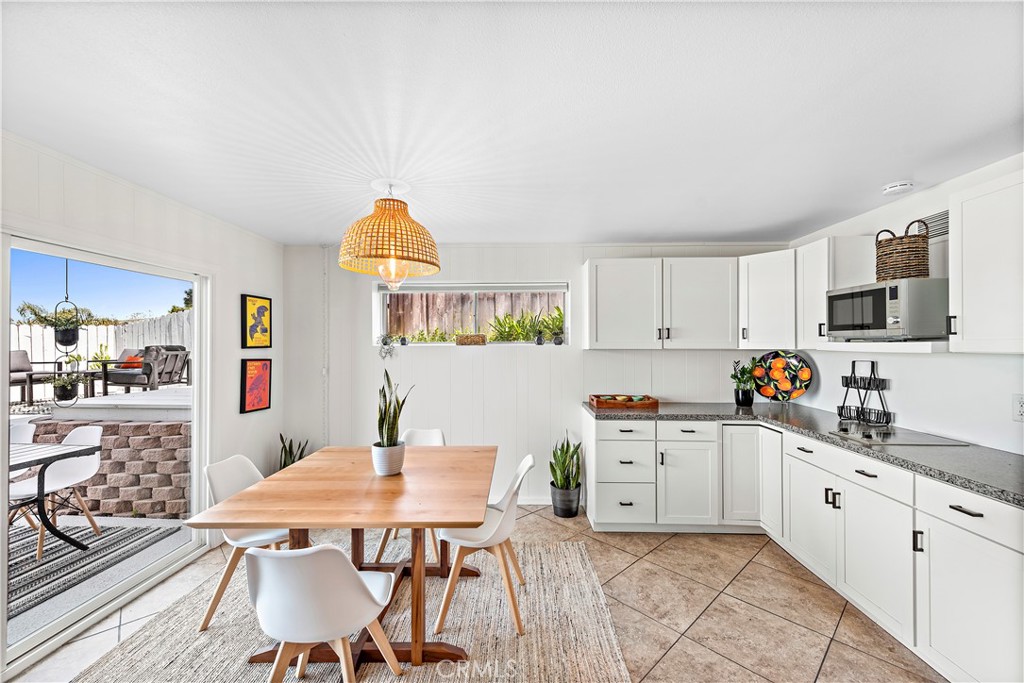 2120 Temple Hills Drive LOWER