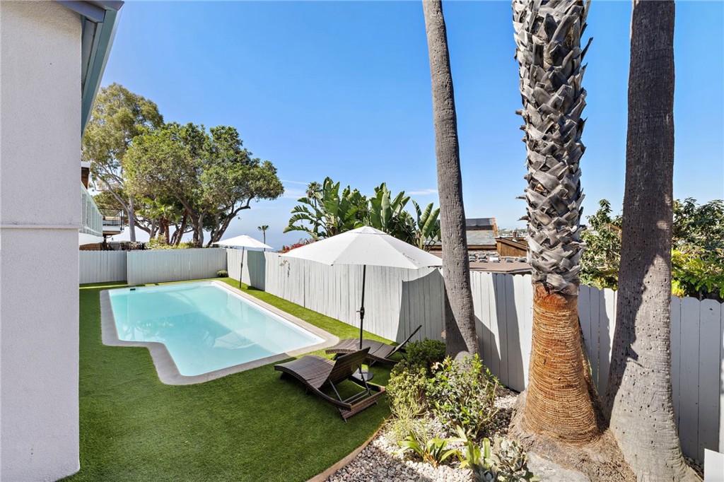 2120 Temple Hills Drive LOWER