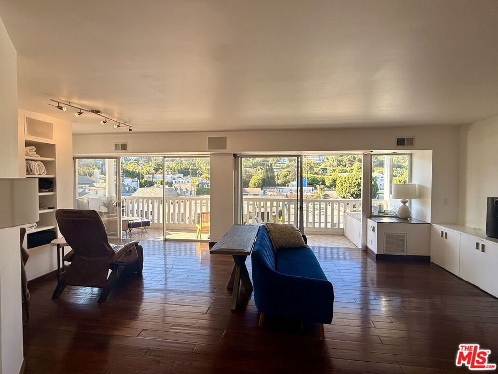 Photo of 999 N Doheny Drive #703, West Hollywood, CA 90069 (MLS # 25593291)