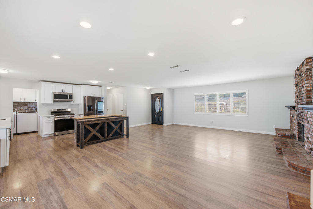 3055 Waco Avenue