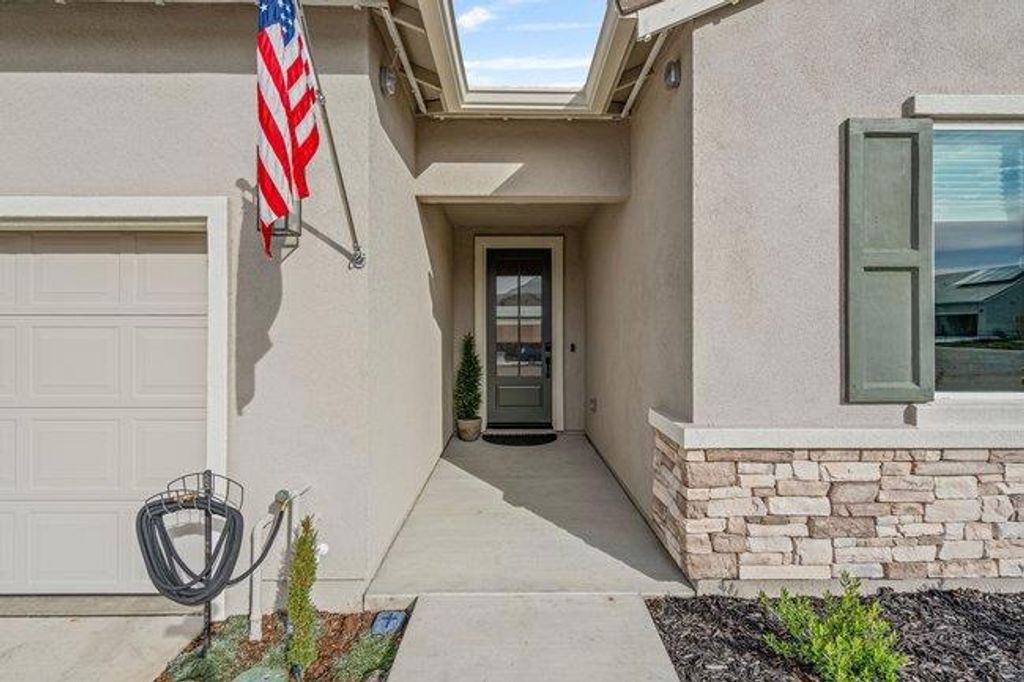 Photo of 303 Amara Lane, Hollister, CA 95023 (MLS # ML82032045)