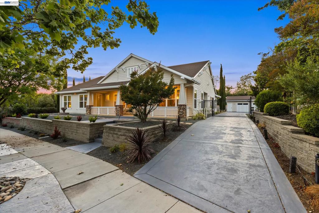932 Hansen Rd