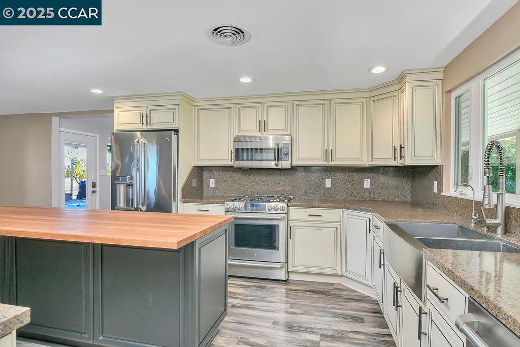 BRENTWOOD - Residential