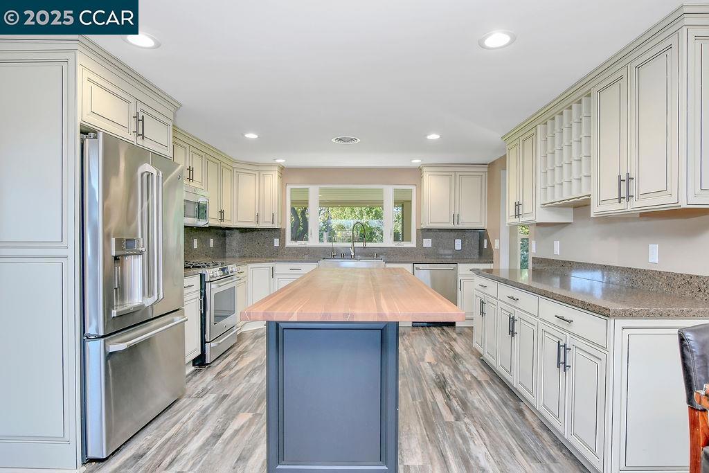 BRENTWOOD - Residential