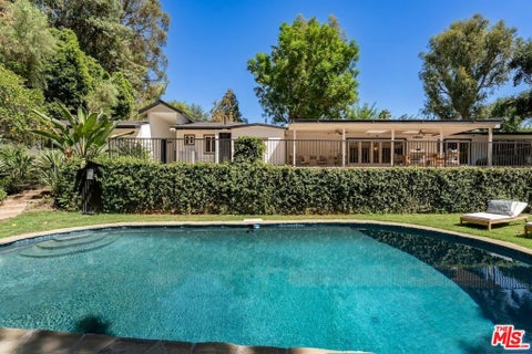 Photo of 4725 Vanalden Avenue, Los Angeles, CA 91356 (MLS # 26988557)