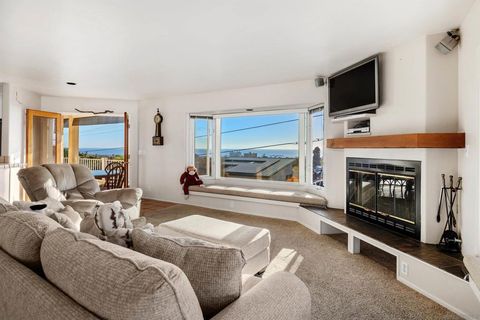 Photo of 5111 WINSOR DR Dr, San Diego, CA 92109 (MLS # 260005952SD)