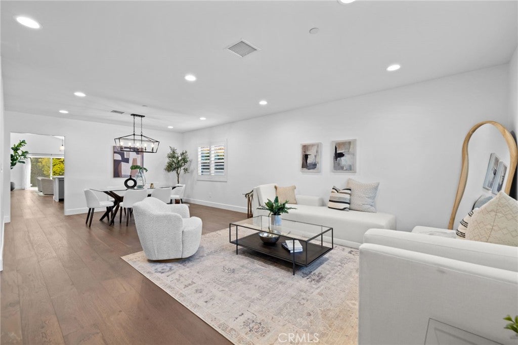 827 N Lamer