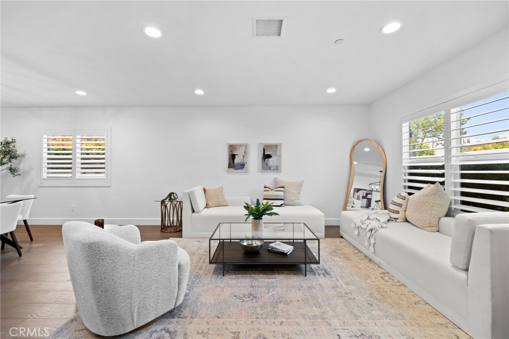 827 N Lamer