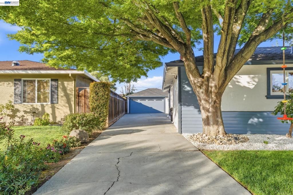 Photo of 1743 Willow Creek Ct Ct, San Jose, CA 95124 (MLS # 41127261)