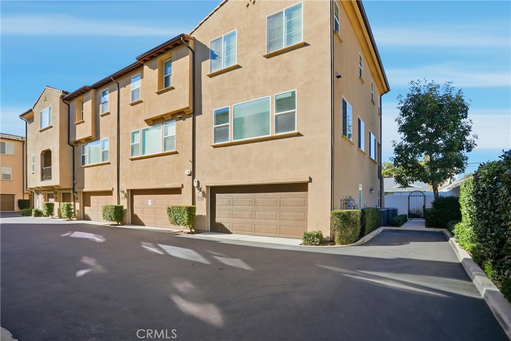 811 N Dalton Avenue 105