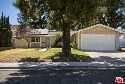 Photo of 29221 Florabunda Road, Canyon Country, CA 91387 (MLS # 26865135)