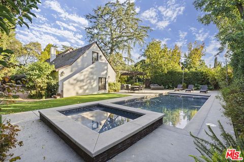 Photo of 23057 SYLVAN Street, Woodland Hills, CA 91367 (MLS # 22192101)