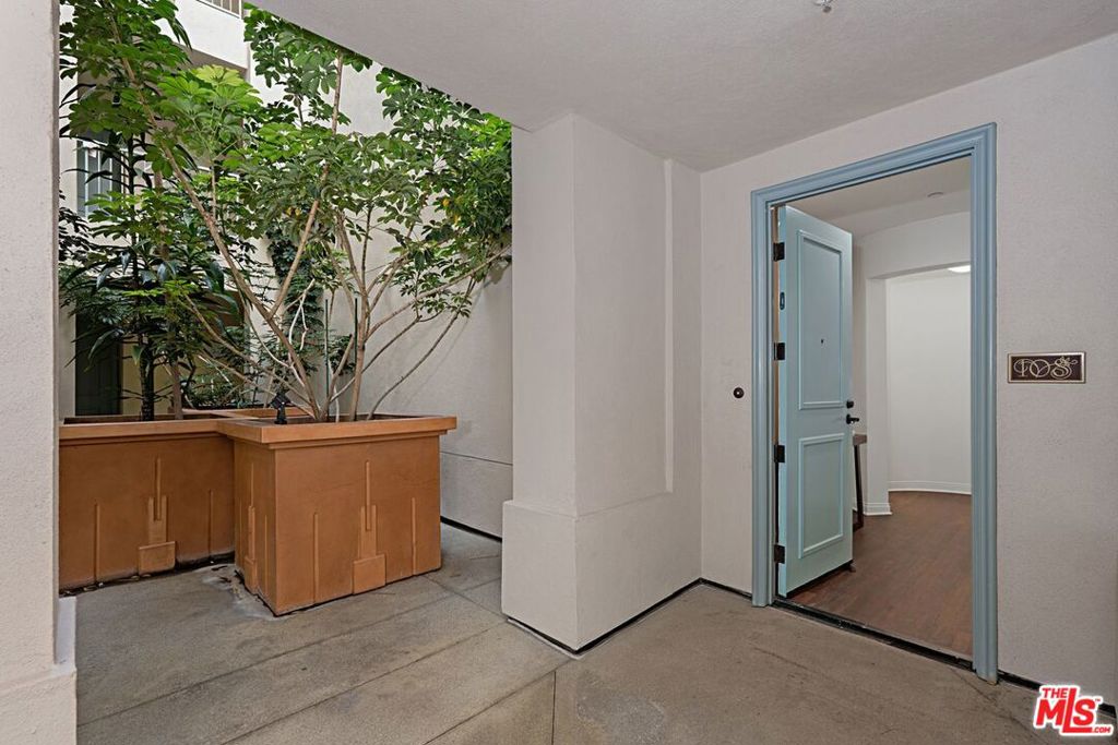 5625 Crescent Parkway 108