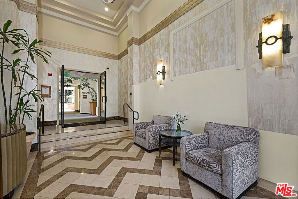 5625 Crescent Parkway 108