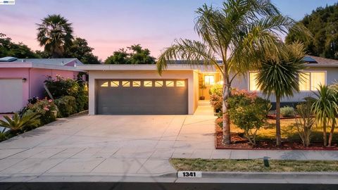 Photo of 1341 Mcfarlane Ln Ln, Hayward, CA 94544 (MLS # 41134631)