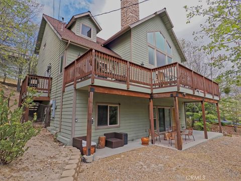 Photo of 756 Brentwood DR, Lake Arrowhead, CA 92352 (MLS # CV26096913)