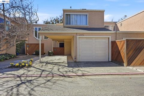 Photo of 27773 Pistachio Ct Ct, Hayward, CA 94544 (MLS # 41135985)