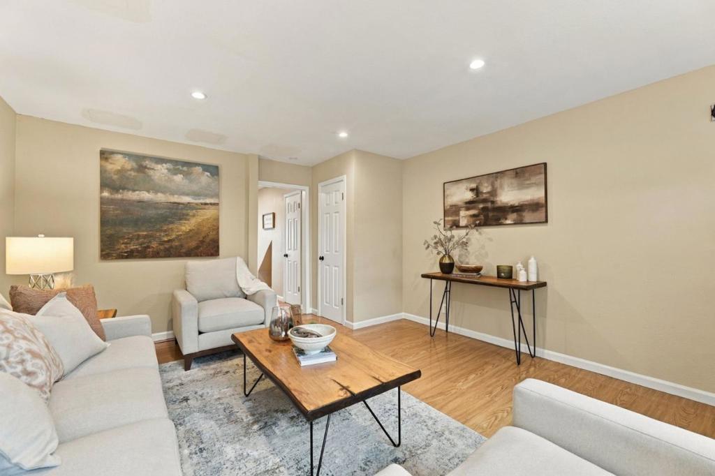 104 Jose Figueres Avenue