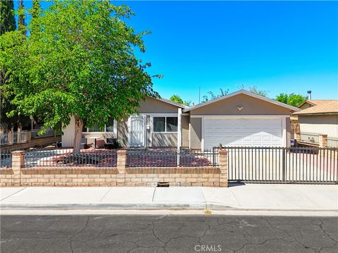 Photo of 43327 Echard Avenue, Lancaster, CA 93536 (MLS # DW25200547)