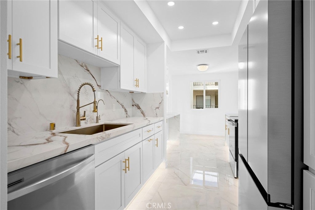 1401 Valley View Road 329