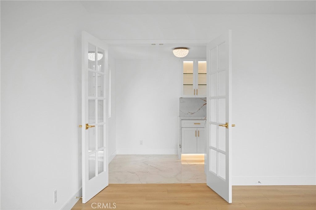 1401 Valley View Road 329