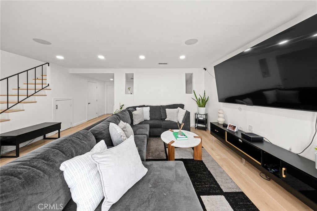 2729 Central H