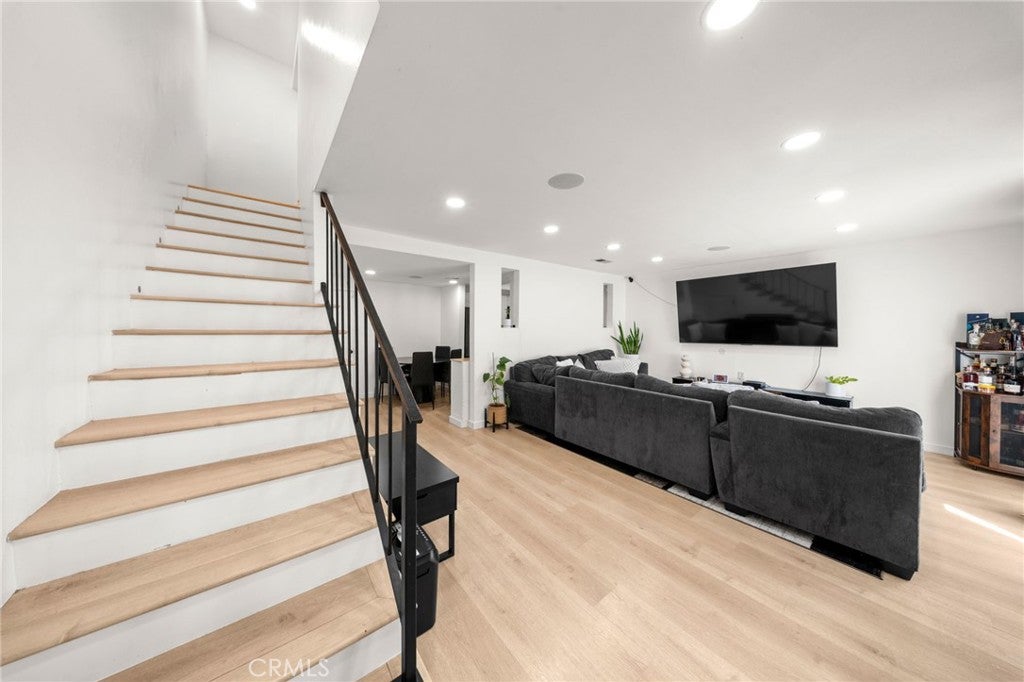 2729 Central H