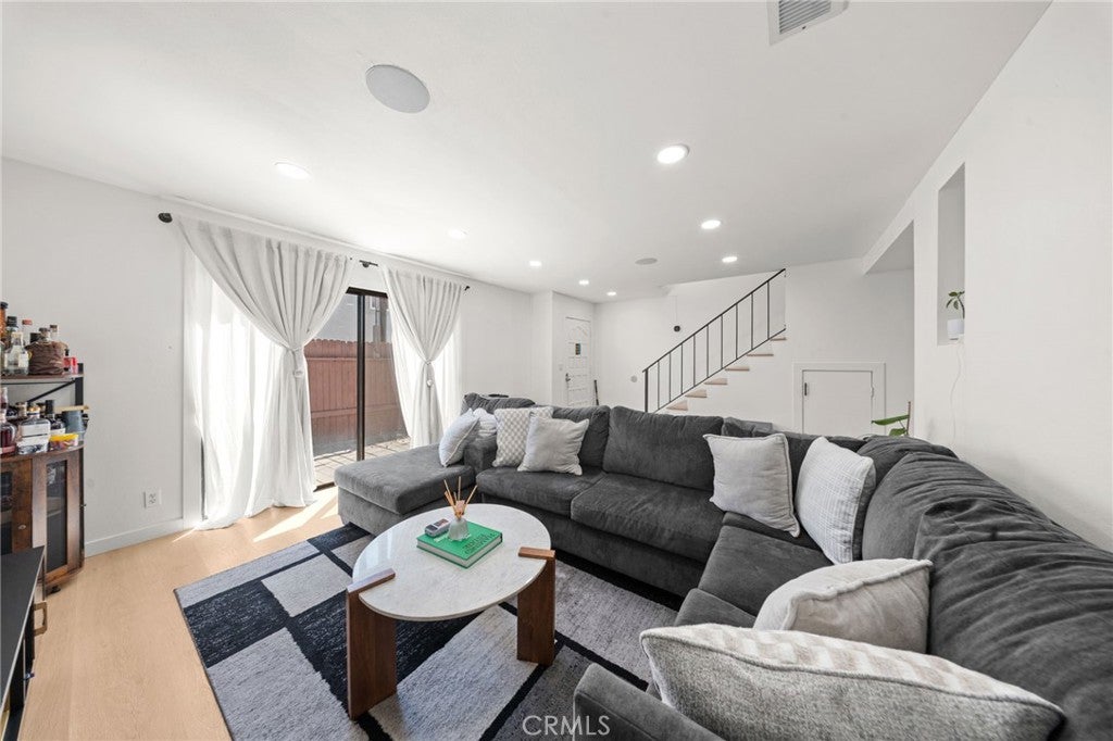 2729 Central H