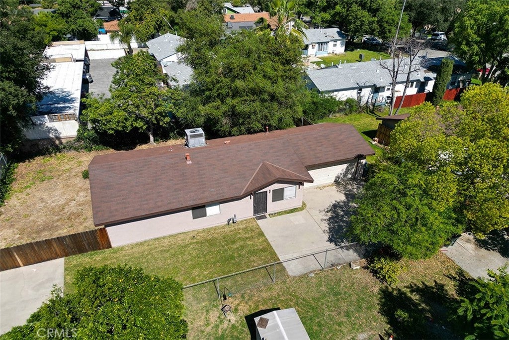 1909 N Summit