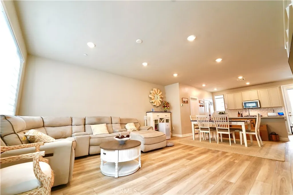 San Pedro, California 90732, United States, 4 Bedrooms Bedrooms, ,4 BathroomsBathrooms,Residential,Active,194075