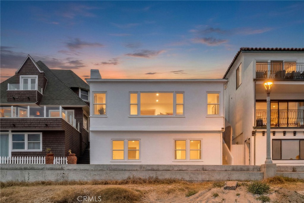 1016 The Strand