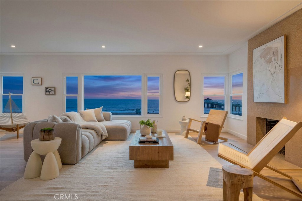 1016 The Strand