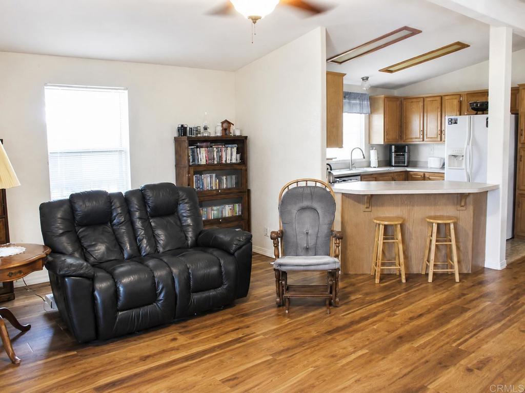 1285 E Washington 15