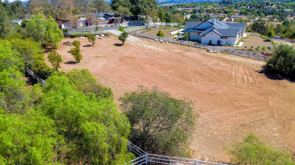 6100 Twin Country Lane
