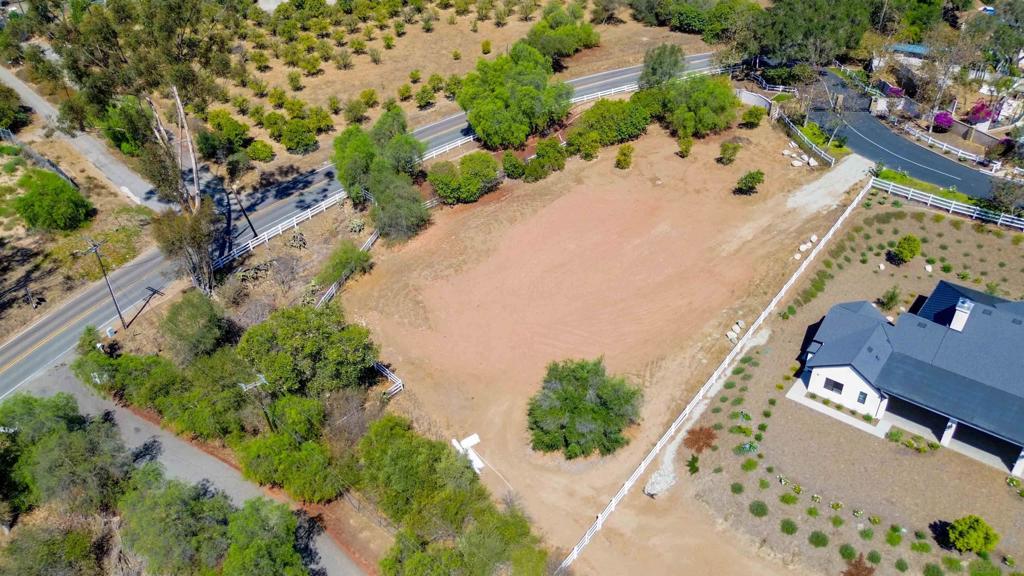6100 Twin Country Lane