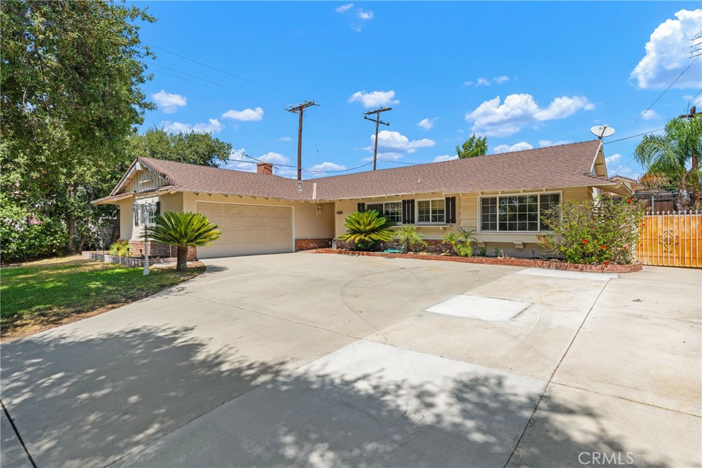 Welcome to this charming single story home, where comfort meets timeless charm. With an open layout, stylish finishes, and a bright, airy feel, the living spaces flow into a kitchen and out to a private yard ideal for relaxing or entertaining. Perfectly located minutes away from major freeways and downtown Upland, this home offers both lifestyle and convenience. Schedule your showing now!