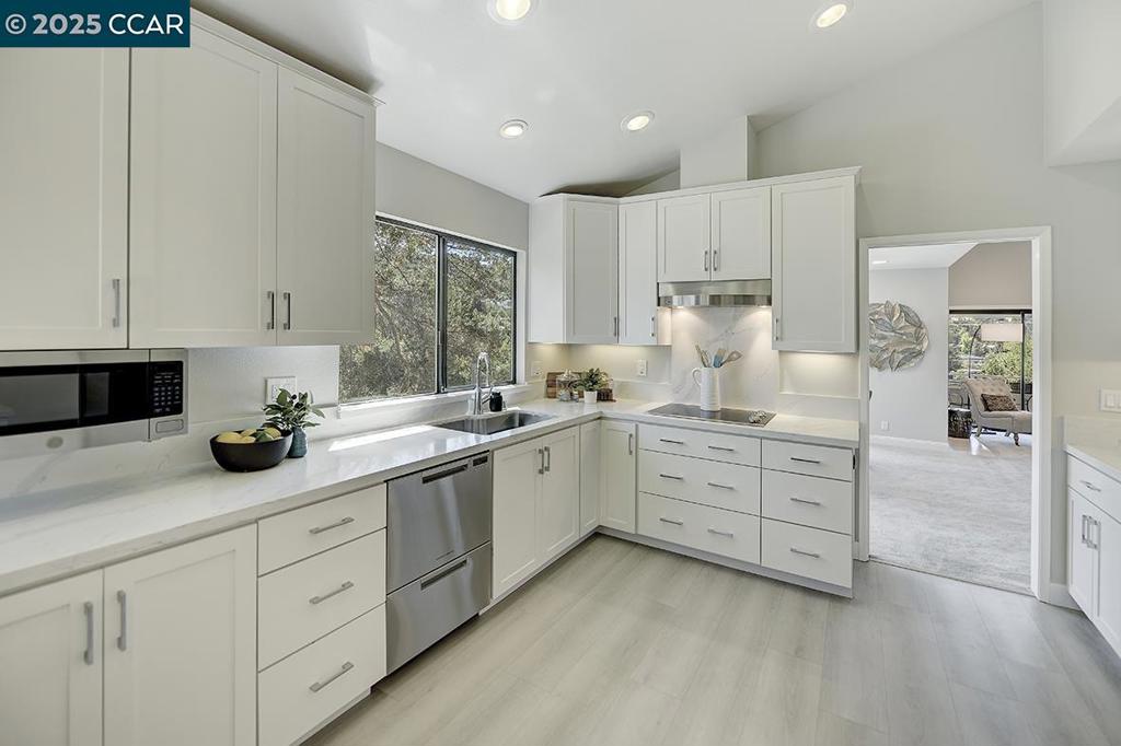 Beautifully updated 2-bedroom, 2-bath upper-unit Cascade in a sought-after 4-unit building with serene golf course views. The remodeled kitchen features custom cabinetry, elegant countertops, and a full suite of high-end stainless steel appliances—all less than 5 years old—including a Fisher & Paykel double-drawer dishwasher, refrigerator, and microwave. Both bathrooms have been tastefully upgraded, complemented by fresh custom paint and mirrored closet doors for a modern touch. The living room boasts vaulted ceilings, expansive dual-pane windows, and oversized sliding glass doors that fill the space with natural light, while the electric fireplace adds warmth and charm. A rare blend of prime location, contemporary style, and turnkey comfort—move right in and start enjoying the view.