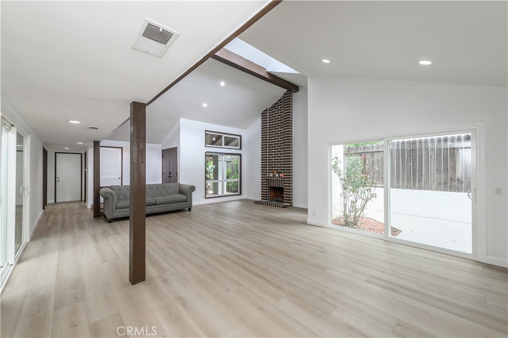 5016 Paseo De Vega