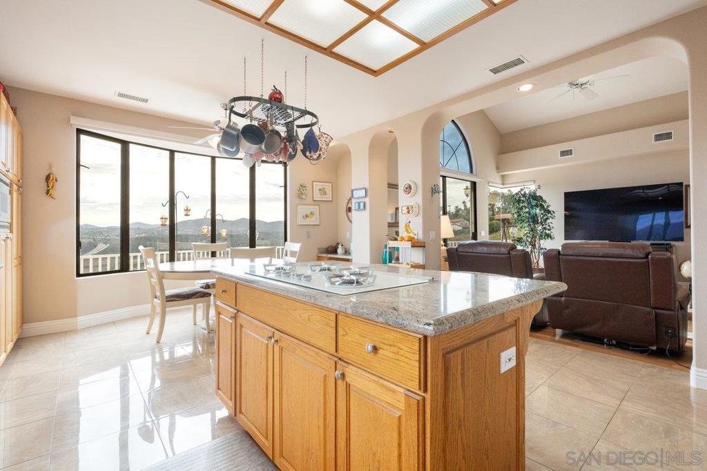 3645 Vista De La Canada