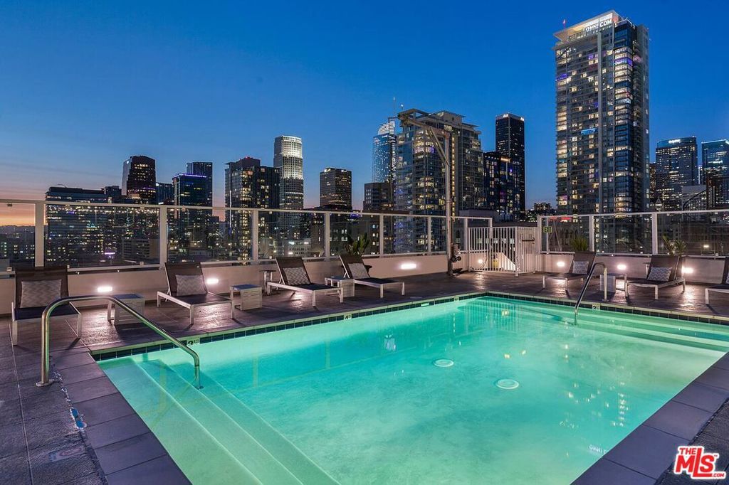 Photo of 939 S Broadway #404, Los Angeles, CA 90015 (MLS # 25596993)