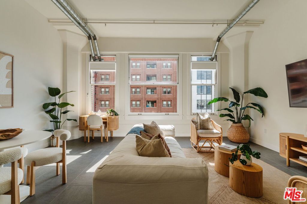 Photo of 939 S Broadway #404, Los Angeles, CA 90015 (MLS # 25596993)