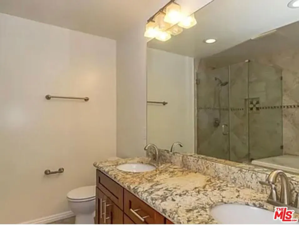 Reseda, California 91335, United States, 5 Bedrooms Bedrooms, ,6 BathroomsBathrooms,Residential,Active,182981