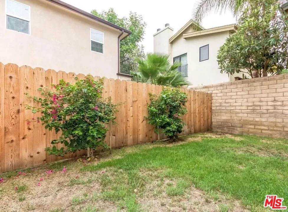 Reseda, California 91335, United States, 5 Bedrooms Bedrooms, ,6 BathroomsBathrooms,Residential,Active,182981