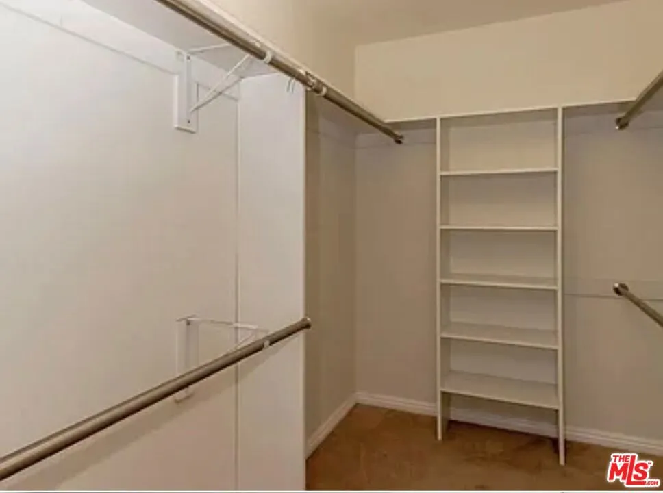 Reseda, California 91335, United States, 5 Bedrooms Bedrooms, ,6 BathroomsBathrooms,Residential,Active,182981