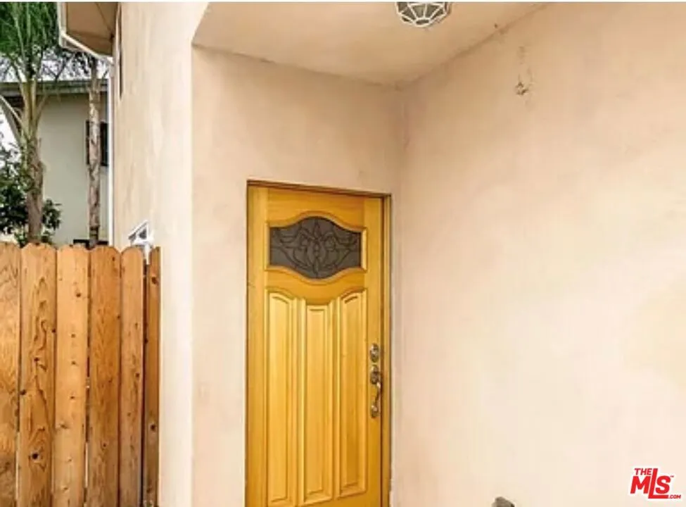 Reseda, California 91335, United States, 5 Bedrooms Bedrooms, ,6 BathroomsBathrooms,Residential,Active,182981