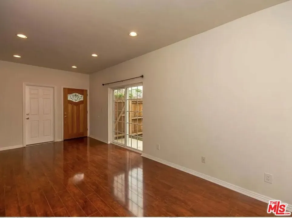 Reseda, California 91335, United States, 5 Bedrooms Bedrooms, ,6 BathroomsBathrooms,Residential,Active,182981