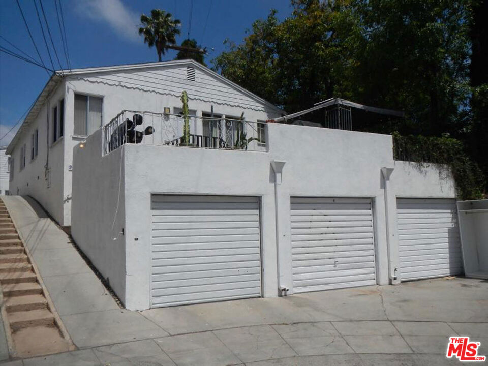 975 Lucile Avenue is a fourplex in the prime location of Silver Lake. Flat on top of the hill with a panoramic view of Hollywood Hills. Trendy restaurants such as Bacari Silver Lake and 33 Taps Silver Lake are within minutes. Bellevue Park and Recreation Center is nearby. Adjacent property is also for sale (967 Lucile). Making this an incredible investment opportunity - potential to add ADUs (subject to verification), acquiring the adjacent property and combining the two for future development. Both would create strong potential to increase cash flow and long-term value.