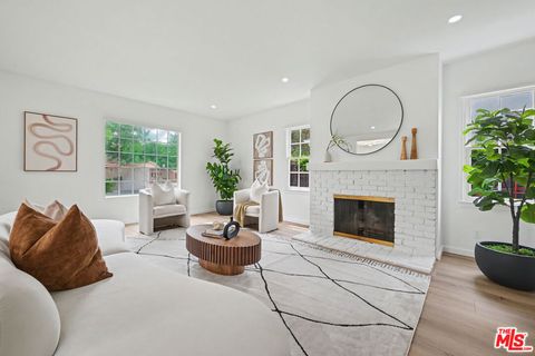 Photo of 5119 Enfield Avenue, Encino, CA 91316 (MLS # 26834525)